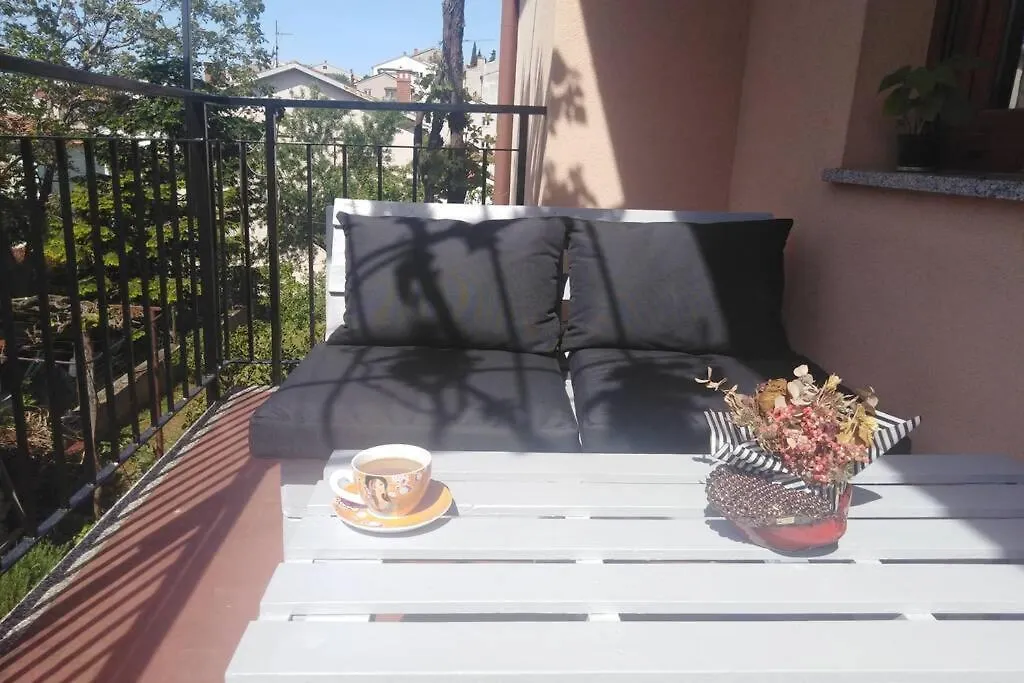 Easy Holiday, Pula 0*,  Croatia