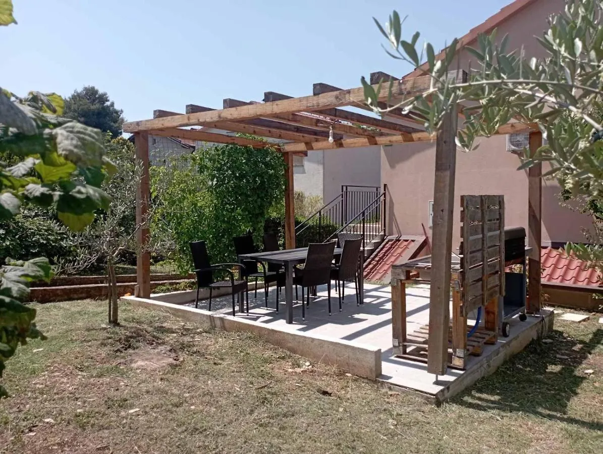 Easy Holiday, Pula 0*,  Croatia